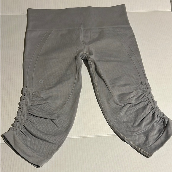 LULULEMON Awakening Crop *Taryn Toomey - Picture 3 of 7